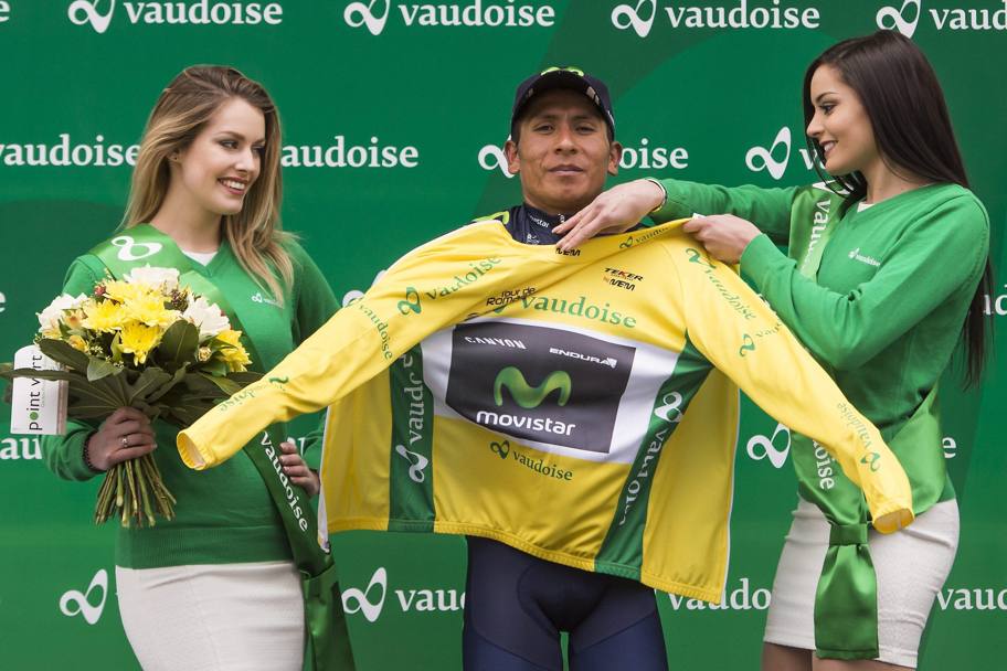 Quintana veste anche la maglia di leader della classifica generale. Epa